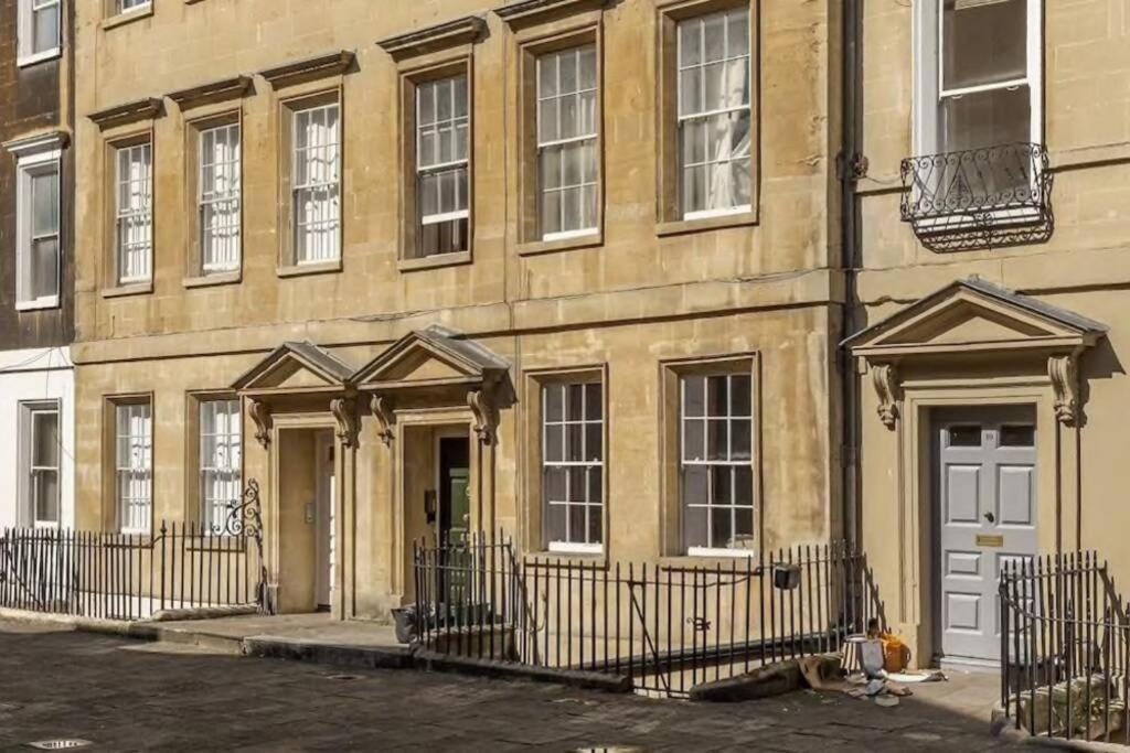 Georgian Apartment Located In The Center Of Bath. Екстер'єр фото